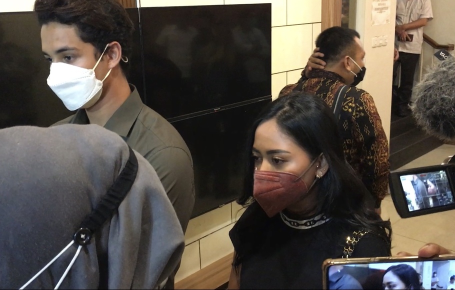 Selebgram Rachel Vennya menjalani pemeriksaan di Polda Metro Jaya, Senin, 1 November 2021.