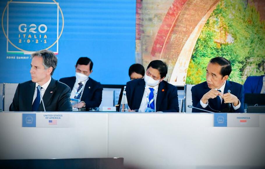 Presiden Joko Widodo menghadiri KTT G-20 di La Nuvola, Roma, Italia, Minggu, 31 Oktober 2021.