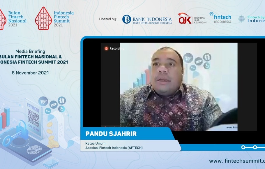 Ketua Umum Asosiasi Fintech Indonesia (Aftech) Pandu Sjahrir dalam konferensi pers Bulan Fintech Nasional 2021, Senin, 8 November 2021. 


