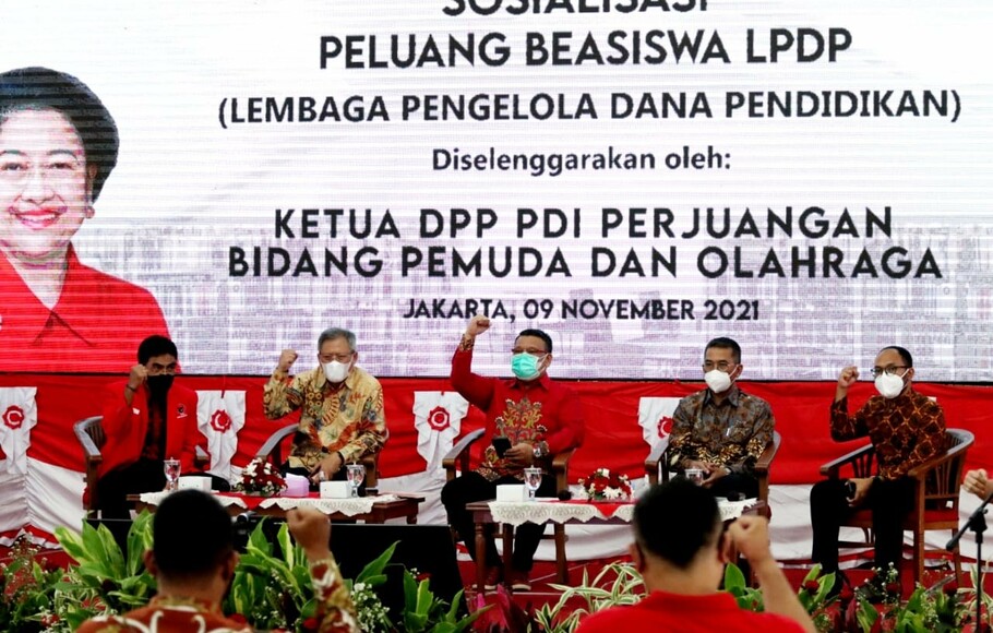 PDIP menggelar acara Sosialisasi Peluang Beasiswa  Lembaga Pengelola Dana Pendidikan (LPDP) di Kantor Pusat Partai di Jalan Diponegoro, Jakarta Pusat, Selasa, 9 November 2021.