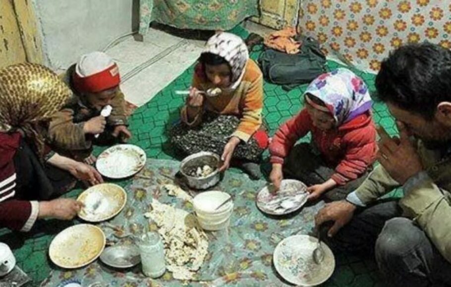 Banyak keluarga di Iran hidup di bawah garis kemiskinan. Sanksi AS dan pandemi virus corona mendatangkan malapetaka pada ekonomi Iran, kasus bunuh diri di negara itu meningkat. 
