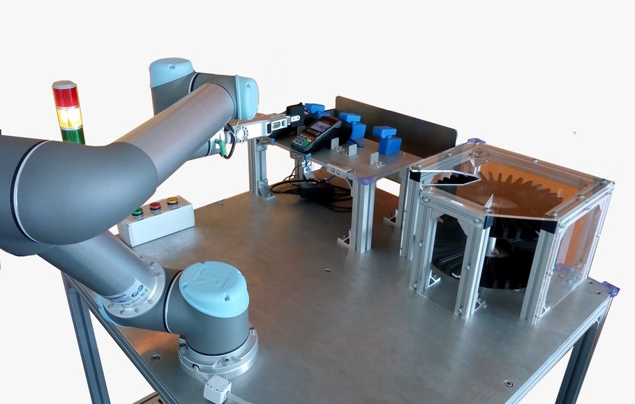 RODEST merupakan inovasi unik dari BCA yang mengintegrasikan Collaborative Robot dengan Robotic Process Automation (RPA) untuk EDC.