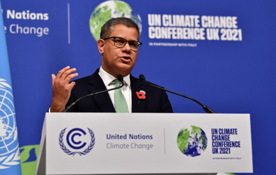Presiden Inggris untuk COP-26 Alok Sharma berbicara pada konferensi pers pada penutupan Konferensi Perubahan Iklim PBB COP26 di Glasgow pada Sabtu 13 November 2021. 