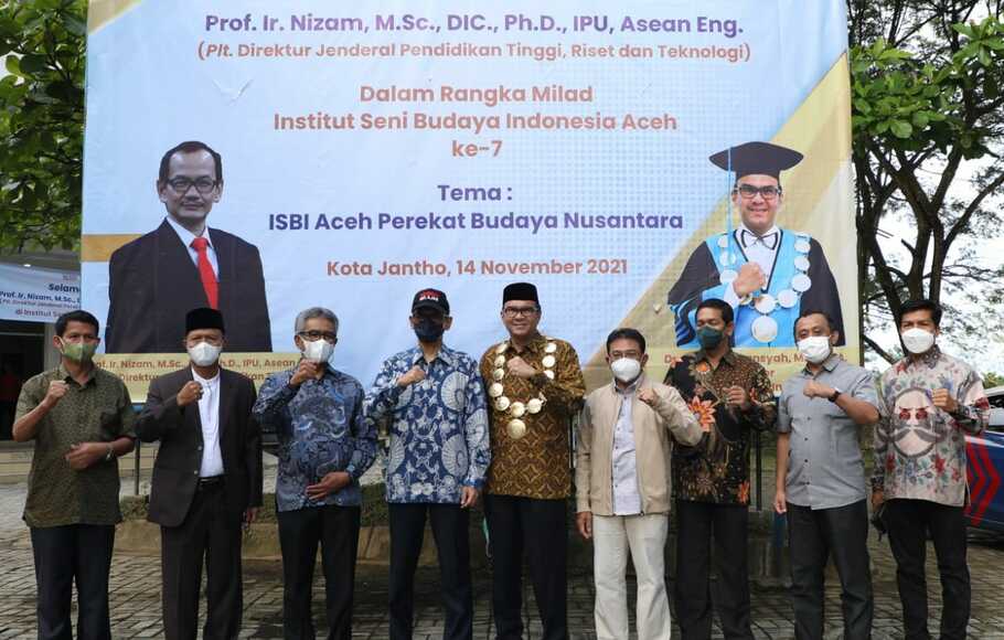 Pelaksana Tugas (plt) Direktur Jenderal Pendidikan Tinggi, Riset, dan Teknologi (Dirjen Diktiristek) Nizam melakukan kunjungan dan tinjauan langsung ke beberapa perguruan tinggi negeri (PTN) di Provinsi Aceh pada 13-14 November 2021