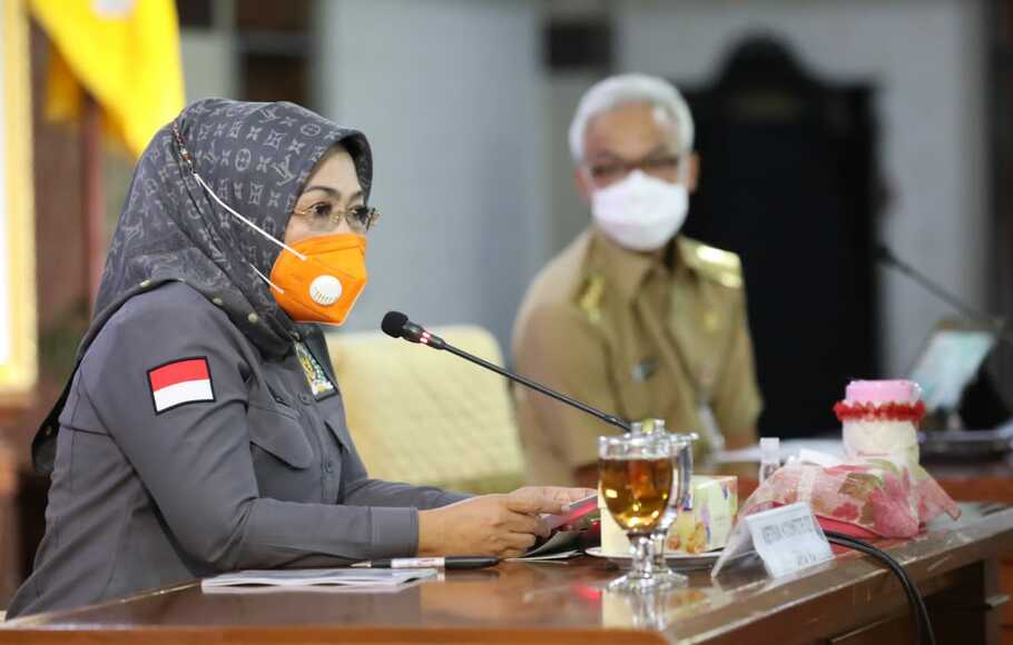 Ketua Komite III DPD RI Sylviana Murni saat memimpin anggota DPD RI melakukan kunjungan kerja ke Jawa Tengah, Senin 15 November 2021. Adapun kunjungan tersebut untuk melakukan pengawasan terkait layanan rumah sakit di Jawa Tengah.
