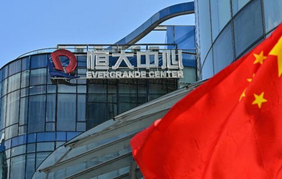 Pemerintah Tiongkok meminta pendiri Evergrande Xu Jiayin menggunakan kekayaannya untuk membayar utang perusahaan yang tercatat lebih dari US$ 300 miliar. 
