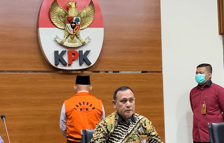 Ketua KPK, Firli Bahuri dalam konferensi pers penetapan tersangka dan penahanan Bupati Hulu Sungai Utara, Abdul Wahid di Gedung KPK, Jakarta, Kamis, 18 November 2021. 