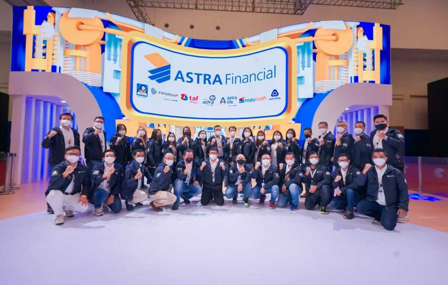 Tim dari tujuh lembaga jasa keuangan yang tergabung dalam Astra Financial & Logistic di GIIAS 2021.