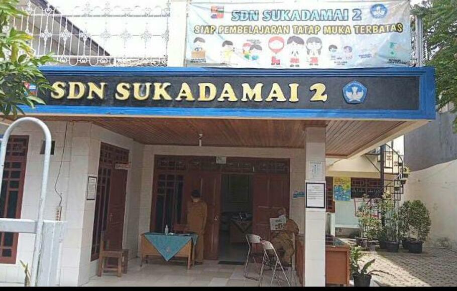 Sekolah Dasar Negeri Sukadamai, Tanah Sareal, Kota Bogor menghentikan kegiatan belajar, dampak 24 orang positif Covid-19.