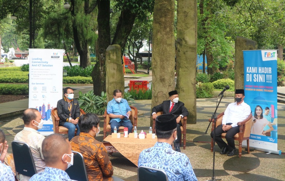 Acara serah terima CSR layanan internet broadband dan WiFi gratis 500 titik untuk Kota Bandung dari PT Link Net Tbk kepada Pemerintah Kota Bandung 10 November 2021.
