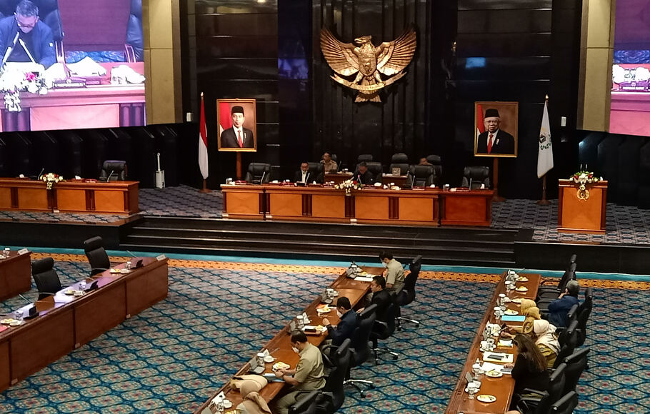 Rapat banggar DPRD DKI dengan Tim Anggaran Pemprov DKI (TAPD) tentang rencana APBD DKI 2022 di Ruang Rapat Paripurna, Gedung DPRD DKI Jakarta, Rabu 24 November 2021.