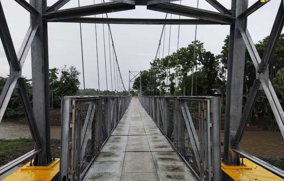 Jembatan gantung yang dibangun Kementerian PUPR di wilayah Sulawesi Selatan.