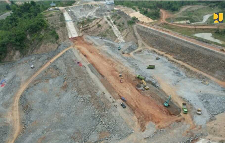 Pembangunan Bendungan Cipanas di Kabupaten Sumedang, Jawa Barat.