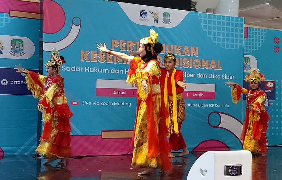 Pagelaran budaya khas Betawi memeriahkan acara diskusi Kominfo dan Disparbud Kota Bekasi, Jumat, 26 November 2021.