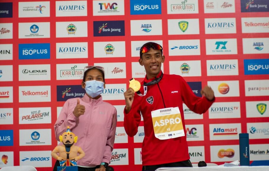 Agus Prayogo dan Odekta Naibaho berhasil menjuarai male winner dan female winner dalam Borobudur Marathon Elite Race 2021, Sabtu, 27 November 2021.