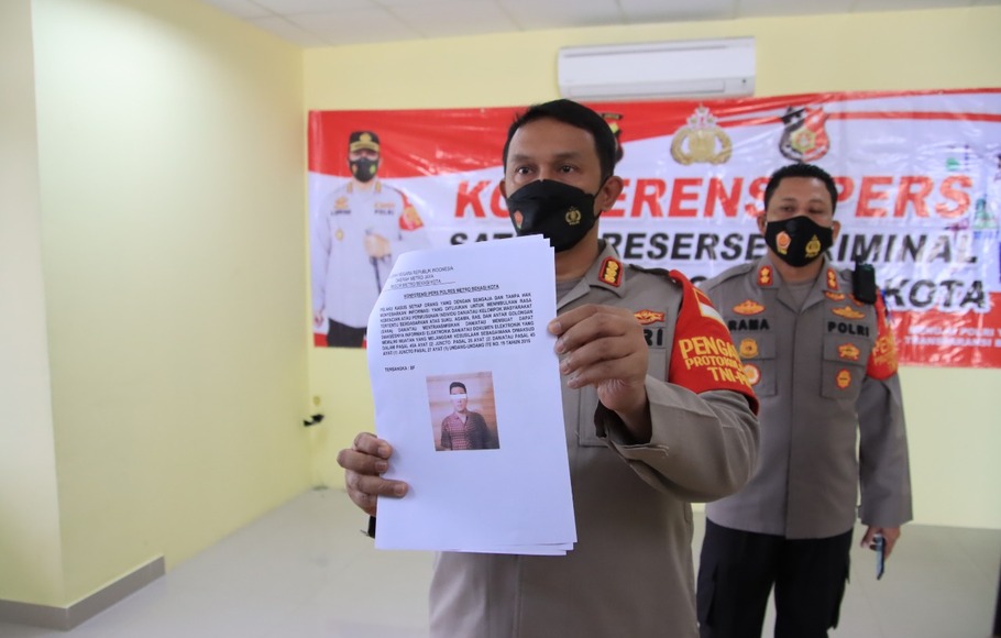 Kapolrestro Bekasi Kota kombes Pol Aloysius Supriyadi ‎ungkap pelaku penghinaan ras dan etnis agama Islam, Sabtu, 30 November 2021.