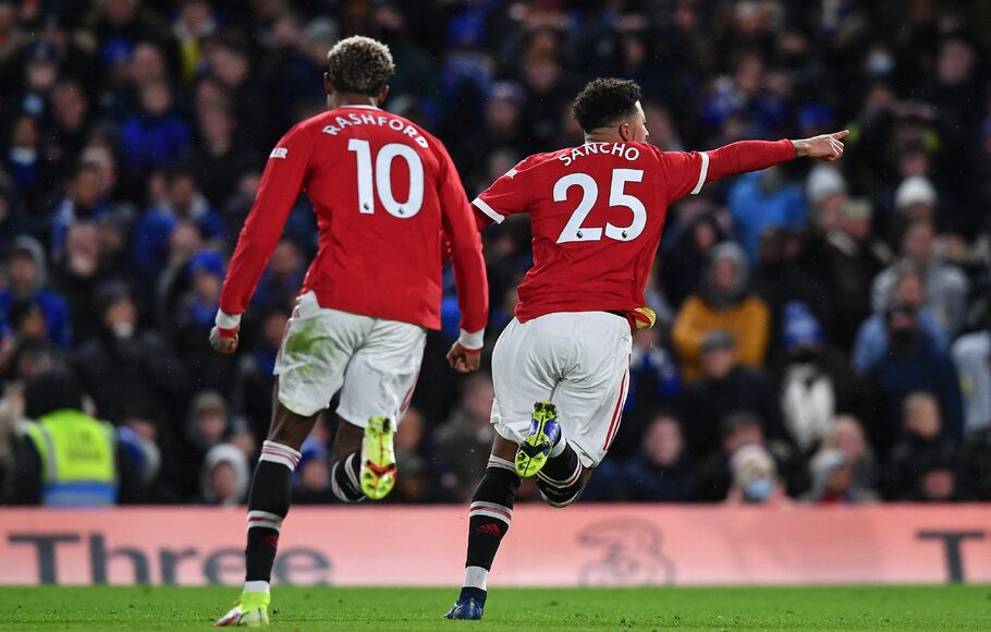 Selebrasi penyerang Manchester United Jadon Sancho (kanan) bersama Marcus Rashford (kiri).