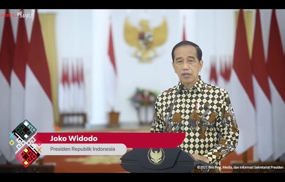Presiden Jokowi dalam sambutan wisuda Universitas Tarumanagara ke-78 secara luring dan daring pada 27- 28 November 2021.