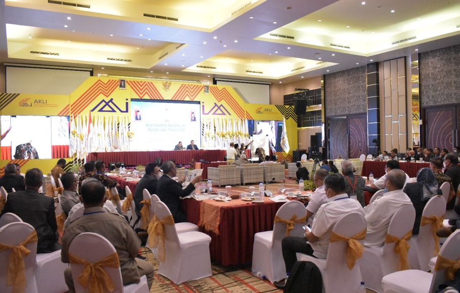 Para anggota AKLI dari 33  DPD se-Indonesia saat menghadiri Munas XIII AKLI di Mataram, Lombok, NTB.