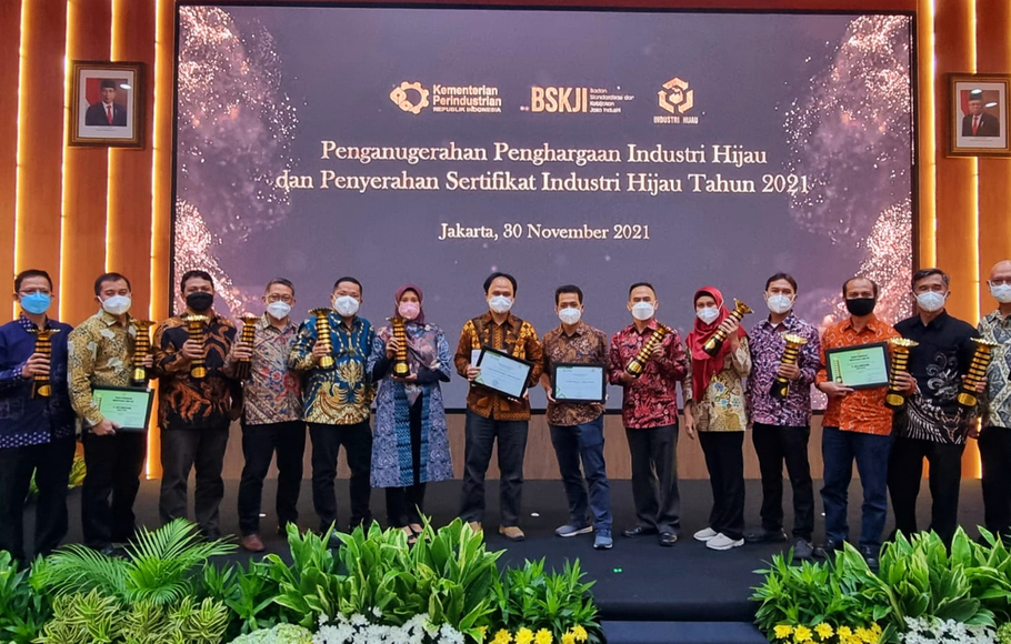 Danone-Aqua mendapatkan Sertifikasi Industri Hijau dan Penghargaan Industri Hijau 2021 melalui 18 pabriknya dari Kementerian Perindustrian Republik Indonesia, Selasa 30 November 2021.