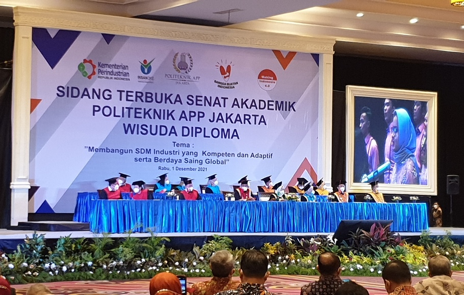 Acara Wisuda Program Diploma Politeknik APP di Jakarta pada Rabu 1 Desember 2021.
