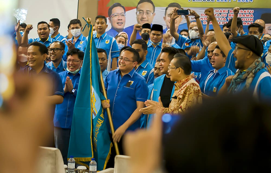 Ketua Umum Komite Nasional Pemuda Indonesia Andreas Nandiwardhana saat menerima pataka kepengurusan KNPI, Rabu 1 Desember 2021.