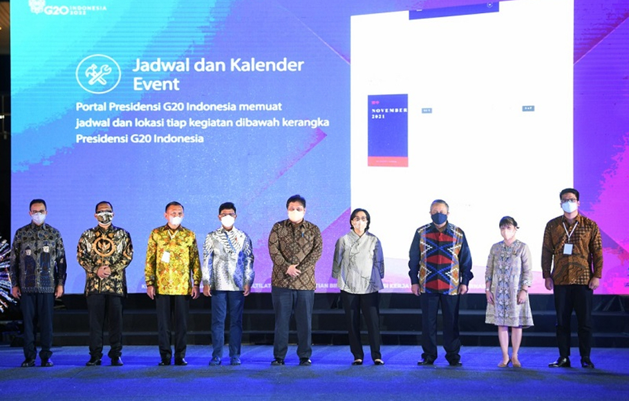 Acara G-20 Indonesia Presidency 2022 Opening Ceremony - Recover Together, Recover Stronger, yang berlangsung hibrida dari Lapangan Banteng, Jakarta Pusat, Rabu 1 Desember 2021.