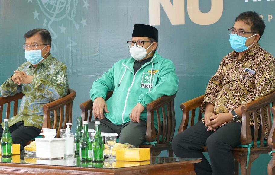 Wakil Presiden ke-10 dan ke-12, Jusuf Kalla dan Ketua Umum PKB Abdul Muhaimin Iskandar dalam acara Halaqah Satu Abad NU di kantor DPP PKB, Kamis, 2 Desember 2021.
