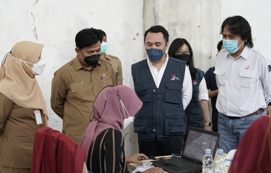 Yayasan Life After Mine menggelar program Vaksin Gotong Royong bagi 1,000 warga beserta pembagian sembako di Kabupaten Kutai Kertanegara (Kukar), Kalimantan Timur. 