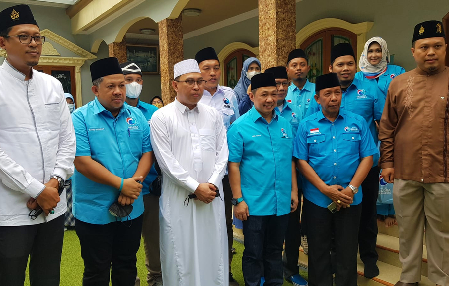 Ketua Umum Partai Gelora Indonesia Anis Matta bersama jajaran melakukan silaturahim ke beberapa ulama yang ada di Kabupaten Bekasi, Jawa Barat, Jumat 3 Desember 2021.
