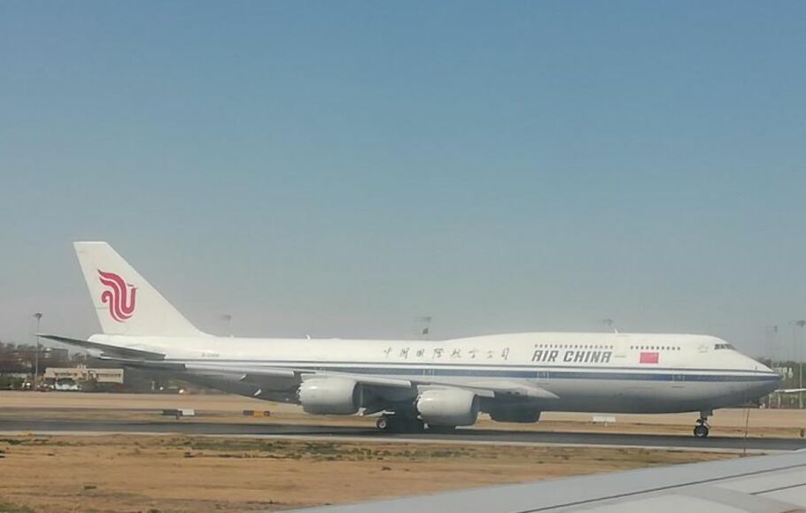 Pesawat berbadan lebar yang melayani penerbangan internasional milik maskapai Air China di Bandara Internasional Beijing (BCIA).