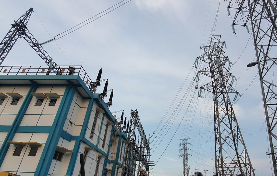 Pemberian tegangan Gas Insulated Substation (GIS )150 kV Kebon Sirih II dan Saluran Udara Tegangan Tinggi (SUTT) 150 kV Kebon Sirih II Incomer di Cempaka Putih, Jakarta Pusat, Rabu 8 Desember 2021.