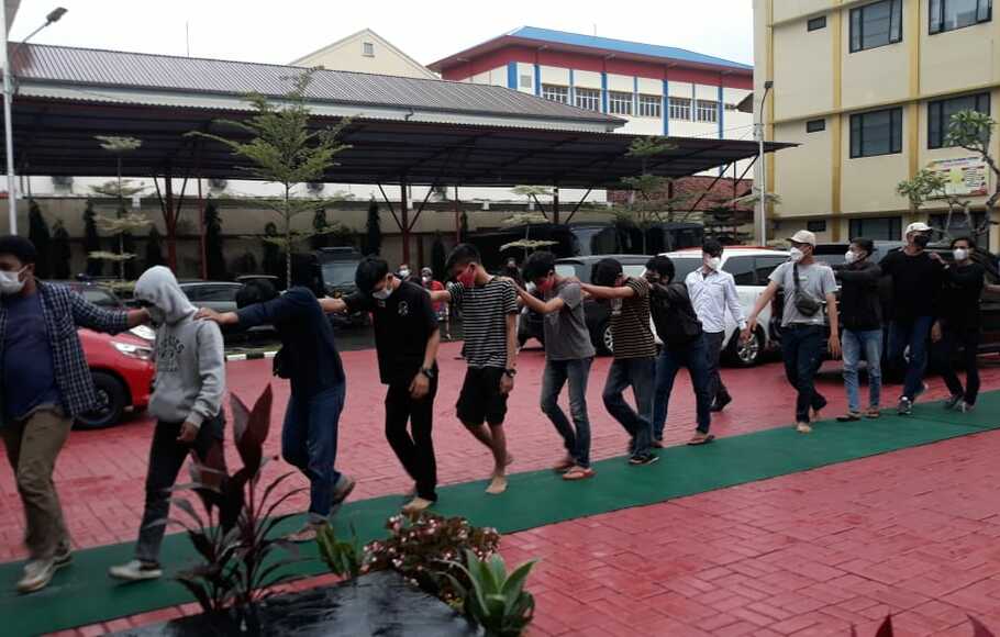 Sembilan pelaku perusakan warung di Kota Bogor diamankan di Mapolres Kota Bogor, Kamis, 9 Desember 2021.