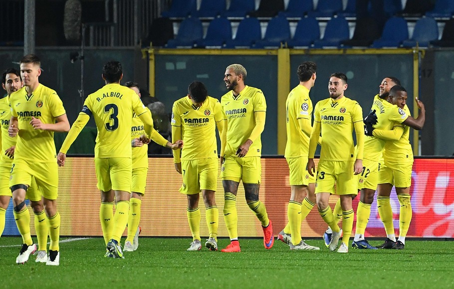 Para pemain Villarreal merayakan gol Arnaut Danjuma (kanan) saat menghadapi Atalanta dalam partai Liga Champions di Stadion Azzurri d'Italia, Kamis, 9 Desember 2021. 
