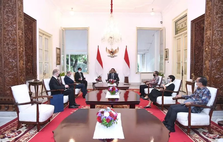 Presiden Joko Widodo (Jokowi) menerima kunjungan kehormatan Sekretaris Dewan Keamanan Federasi Rusia Nikolay P Patrushev di Istana Merdeka, Kompleks Istana Kepresidenan Jakarta, Senin, 13 Desember 2021. 