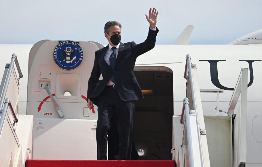 Menteri Luar Negeri Amerika Serikat Antony Blinken tiba di Bandara Soekarno-Hatta, Tangerang, 13 Desember 2021.