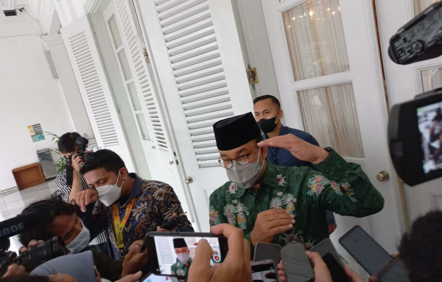Gubernur DKI Jakarta Anies Baswedan di Balai Kota DKI Jakarta, Senin, 20 Desember 2021.
