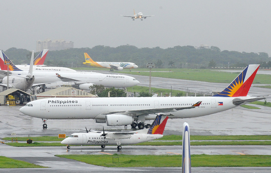 Foto dokumentasi pada 9 September 2014 memperlihatkan pesawat Philippine Airlines di bandara internasional Manila, Filipina. 