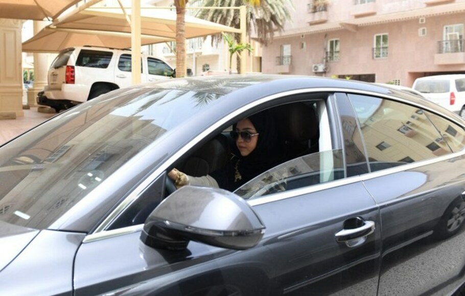 Wanita Arab Saudi telah diizinkan melamar menjadi sopir taksi.