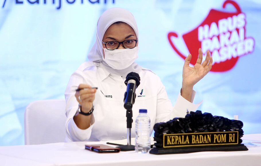 Kepala Badan Pengawasan Obat dan Makanan (BPOM) Penny Lukito saat jumpa wartawan terkait Persetujuan Vaksin Covid-19 Dosis Booster/Lanjutan, di Jakarta, Senin, 10 Januari 2022. 