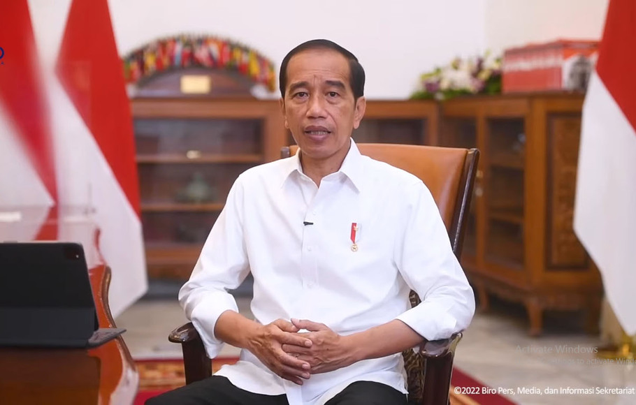 Presiden Jokowi menyampaikan keterangan melalui kanal Youtube Sekretariat Presiden, terkait vaksinasi 