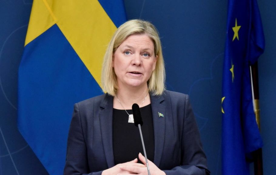 Perdana Menteri Swedia Magdalena Andersson berbicara saat konferensi pers di Stockholm, Swedia, pada Senin 10 Januari 2022, tentang pembatasan baru untuk menangani gelombang baru kasus virus corona Covid-19. 