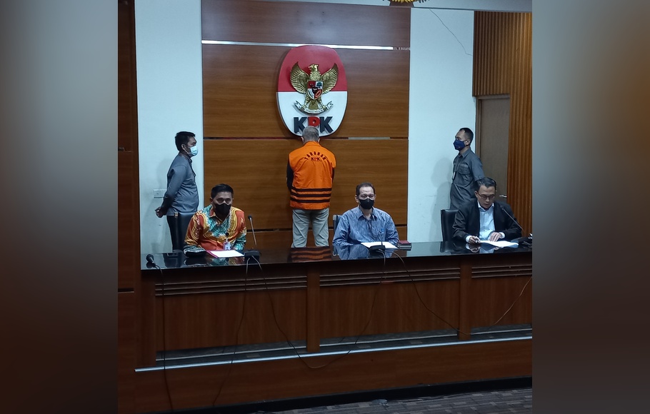 Komisi Pemberantasan Korupsi (KPK) menahan mantan Direksi PT Waskita Karya, Adi Wibowo, Selasa, 11 Januari 2022. 