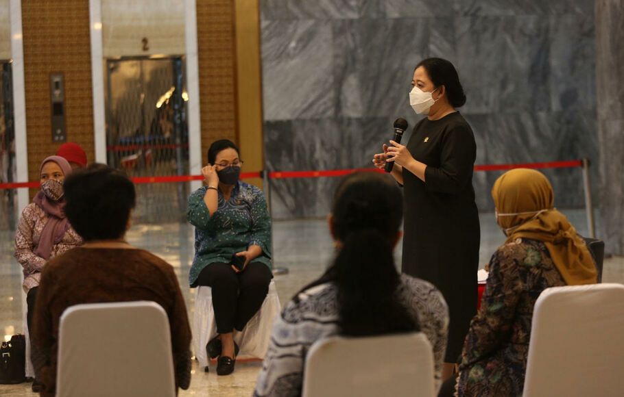 Ketua DPR Puan Maharani audiensi dengan 
para tokoh pejuang hak-hak perempuan atau aktivis perempuan di Gedung Nusantara, Kompleks Parlemen, Senayan, Jakarta, Rabu, 12 Januari 2021.


