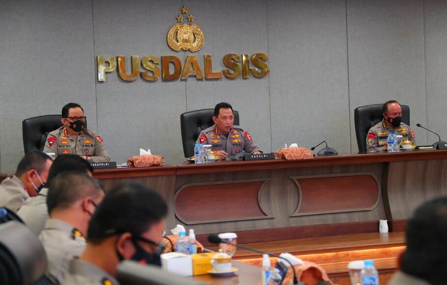 Kapolri Jenderal Listyo Sigit Prabowo menggelar Analisa dan Evaluasi (Anev) Polri untuk menjadikan polisi semakin dicintai masyarakat, Rabu, 12 Januari 2021. 