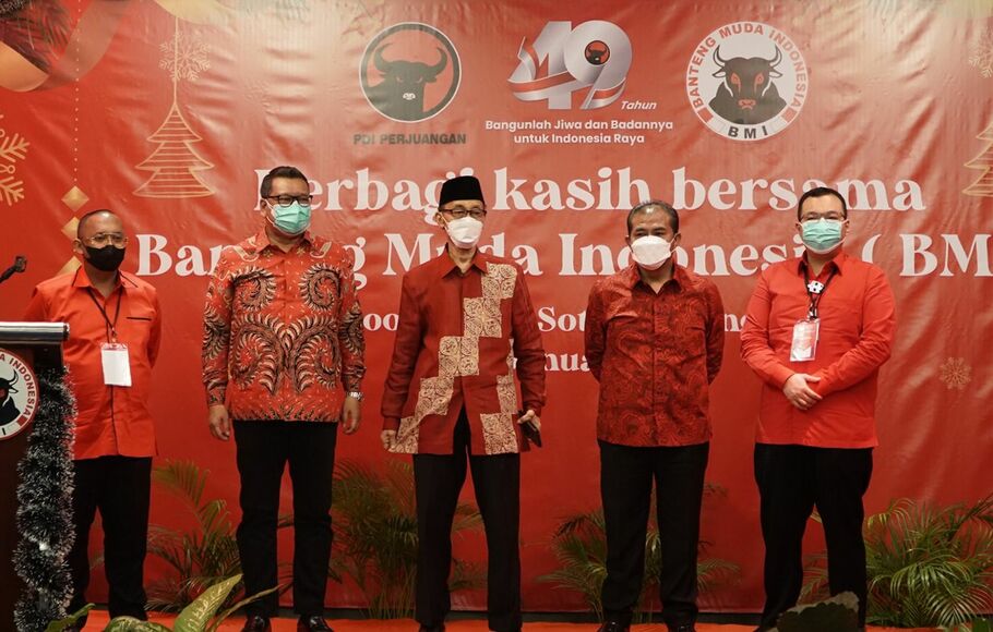 Organisasi sayap kepemudaan PDI Perjuangan yakni Banteng Muda Indonesia (BMI) mengadakan acara perayaan Natal dan penyerahan santunan kepada anak-anak Yayasan Kasih Mandiri Bersinar, 14 Januari 2022. 
