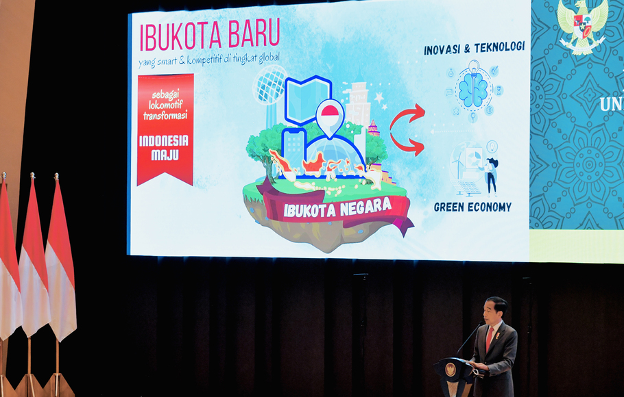 Presiden Joko Widodo berpidato saat acara Dies Natalis ke-67 Universitas Katolik Parahyangan (Unpar) di Pusat Pembelajaran Arntz-Geise (PPAG) Unpar, Bandung, Jawa Barat, Senin, 17 Januari 2022.