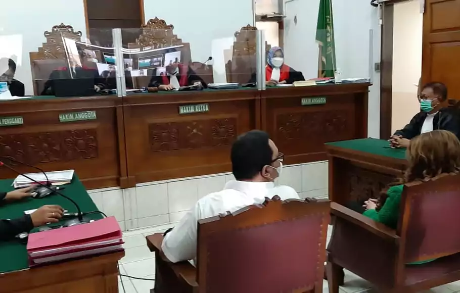 Sidang di Pengadilan Negeri Jakarta Selatan dengan terdakwa I Titi Sumawijaya dan terdakwa II Jack Boyd Lapian, Senin 17 Januari 2022.