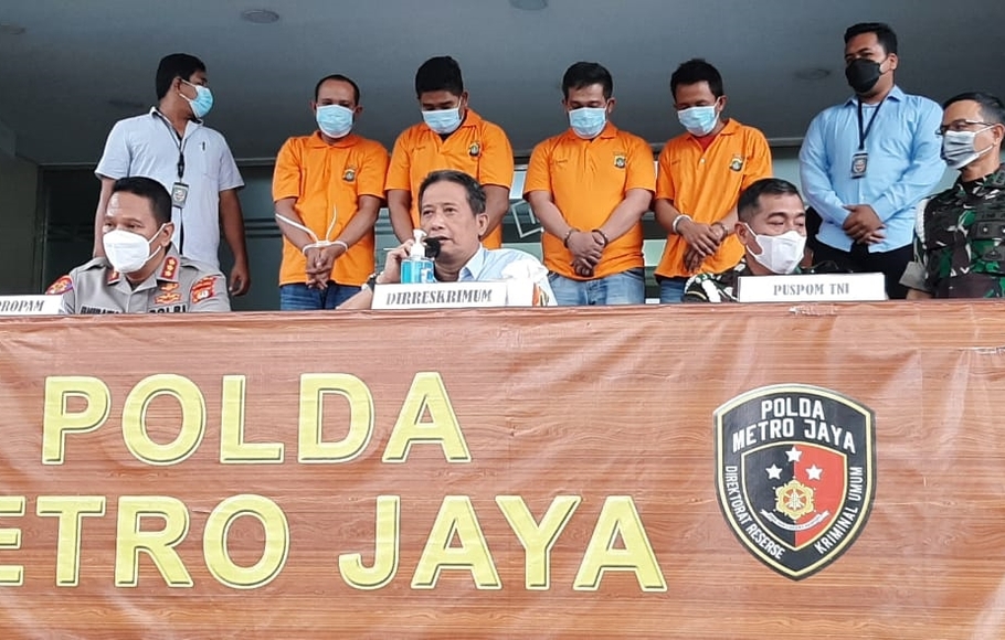 Jajaran Direktorat Reserse Kriminal Umum Polda Metro Jaya menggelar jumpa pers terkait pelaku pengeroyokan anggota TNI AD dan dua warga sipil, Selasa, 18 Januari 2022.