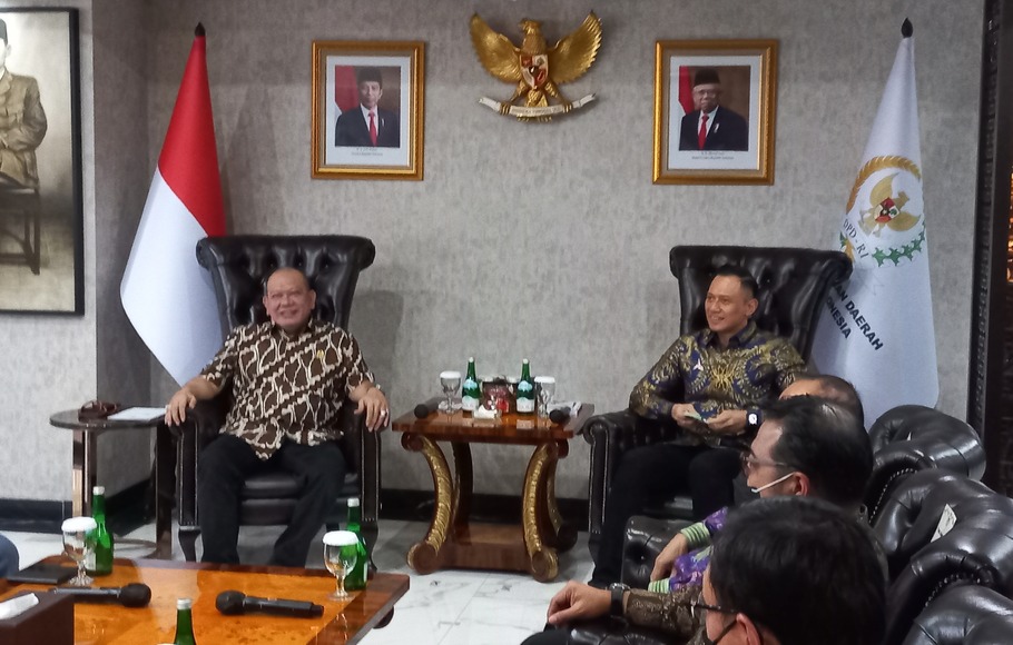 Ketua DPD, La Nyalla Mattalitti menggelar pertemuan dengan Ketua Umum Partai Demokrat, Agus Harimurti Yudhoyono (AHY) di rumah dinasnya di kawasan Kuningan, Jakarta Selatan, Selasa, 18 Januari 2022. 